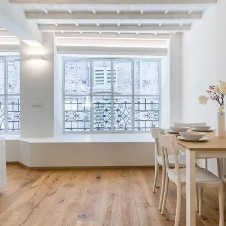 Altido Chic Apartment For 2 In The Centre Of Milan